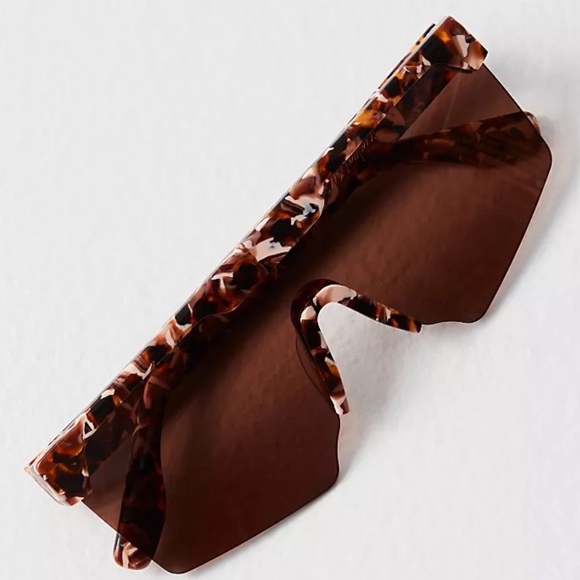 NEW! Rare Free People cocoa shield polarized sunglasses - Picture 2 of 8
